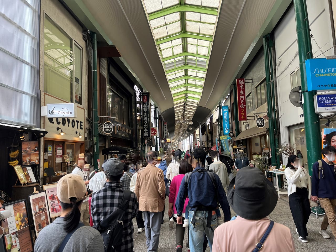 本通り商店街の人混み