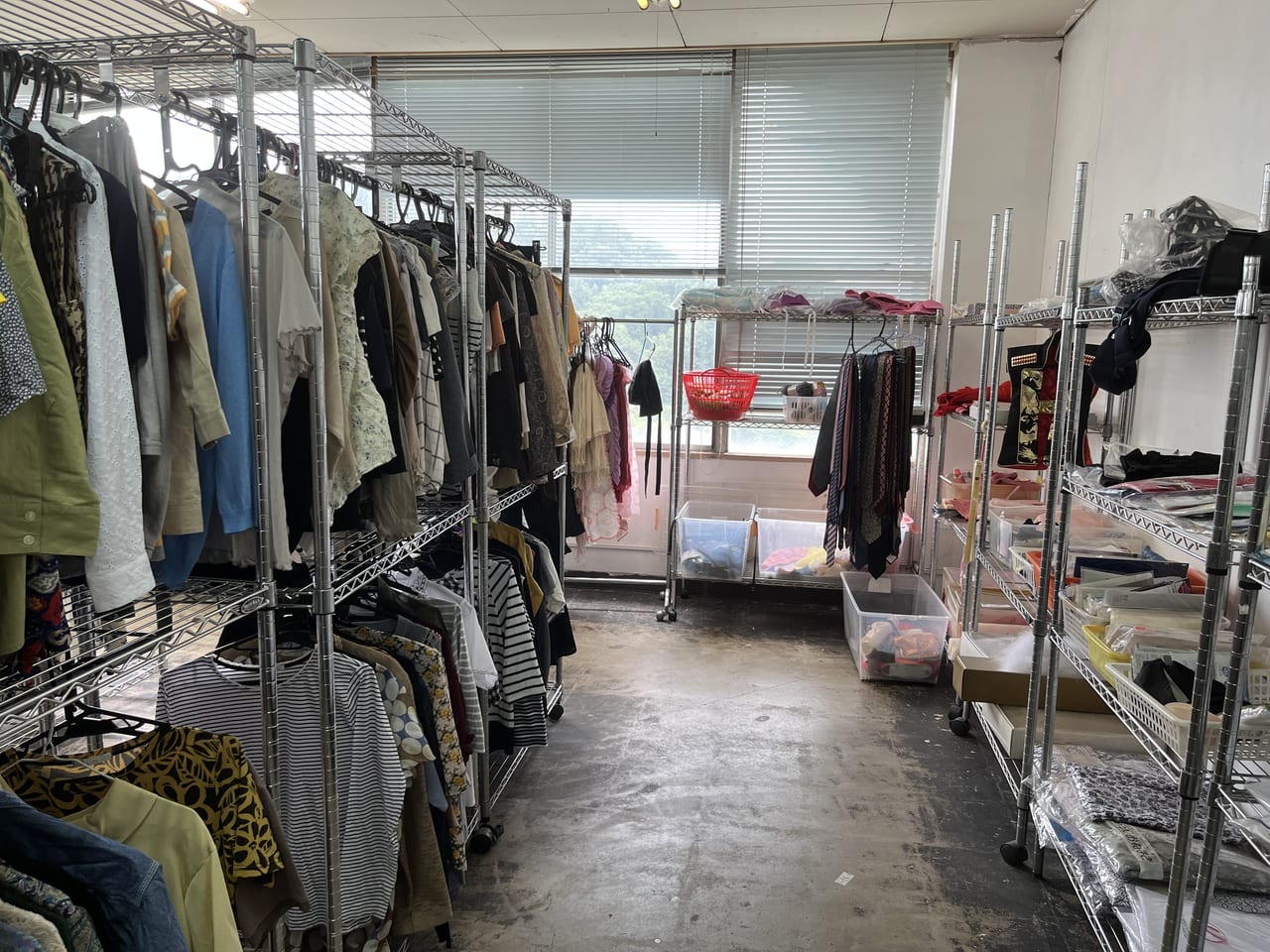 リサイクルセンター２階衣料品