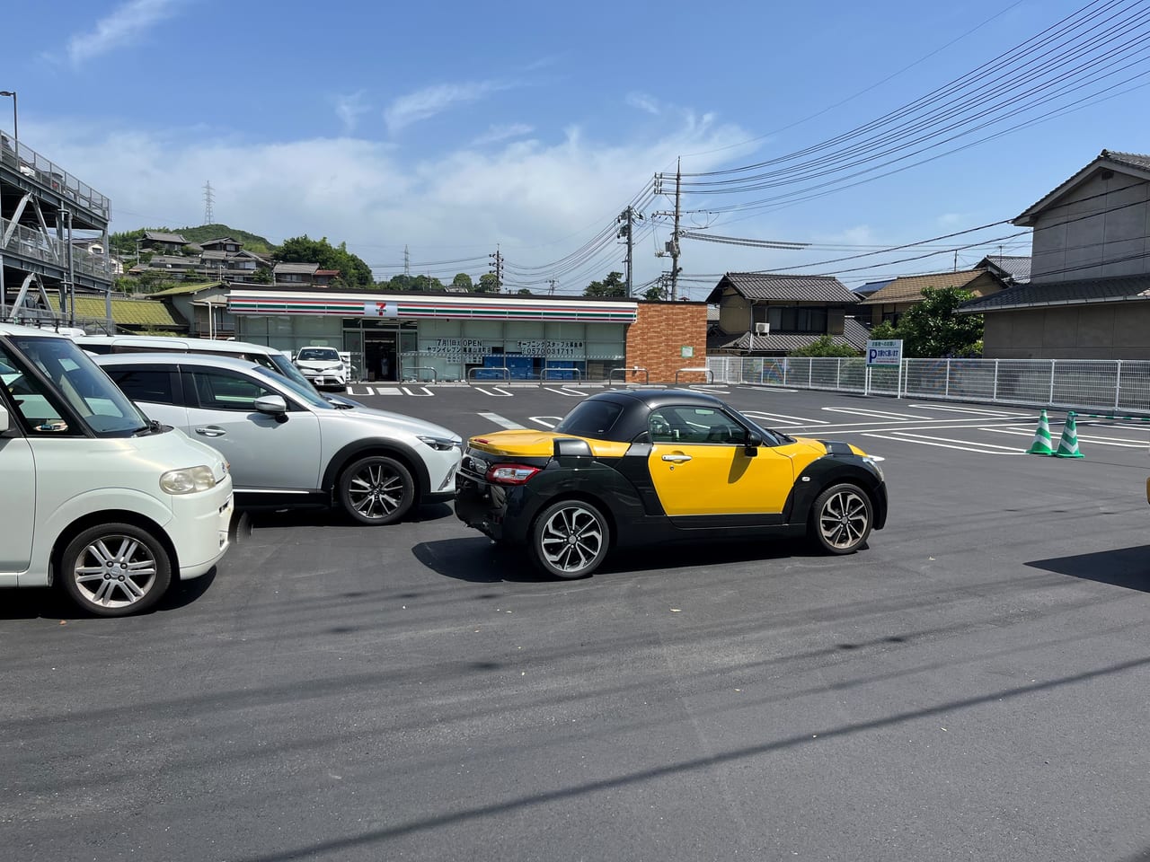 セブンイレブン尾道山波町店駐車場