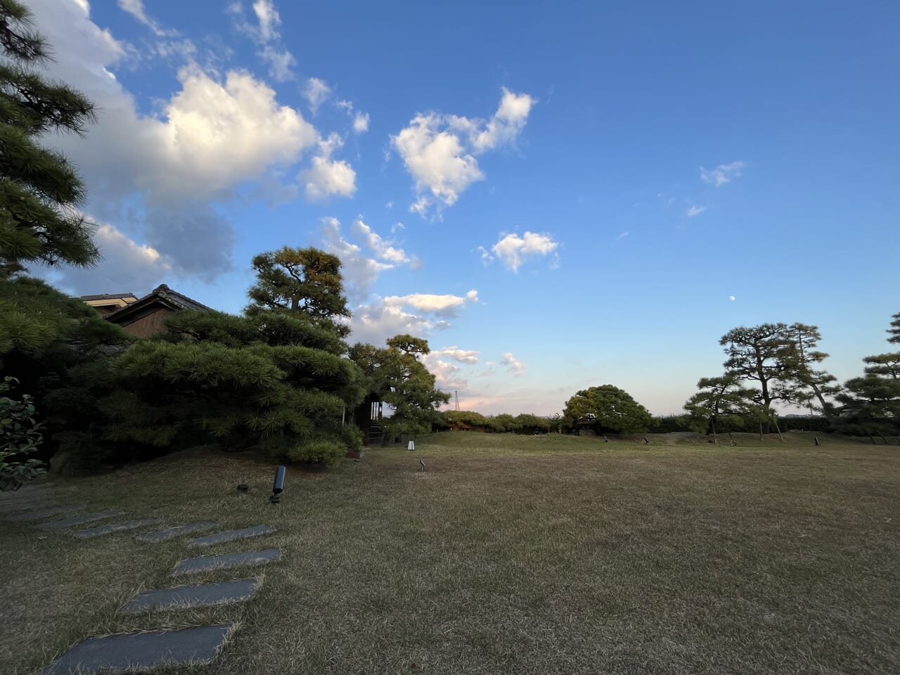 Ryokan尾道西山の庭園夕暮れ