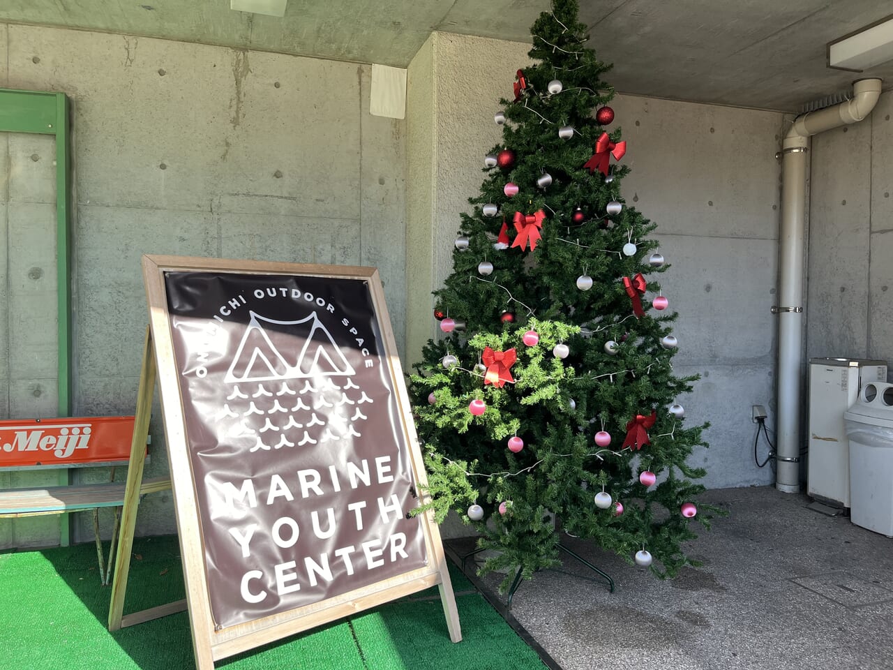 尾道市マリン・ユース・センターのクリスマスツリー