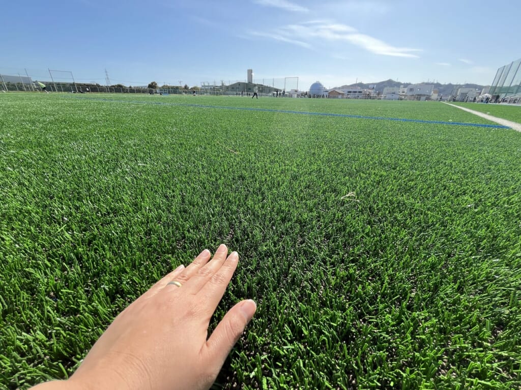 東尾道多目的競技場芝広場と手