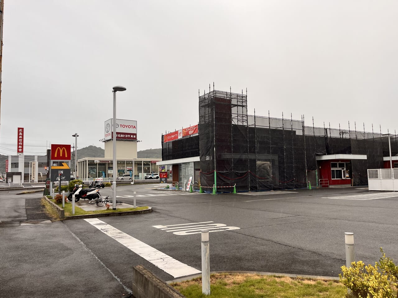 マクドナルド東尾道店外観西側