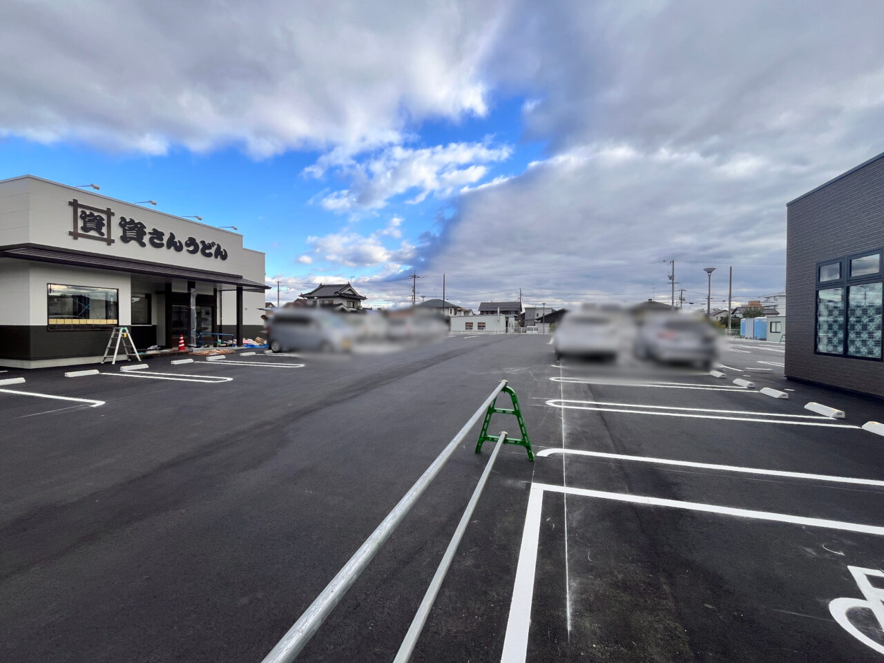 資さんうどんの駐車場